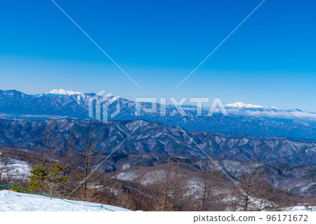 [冬季素材]冬季從入笠山山頂看到的中央阿爾卑斯山和禦嶽山[長野] 96171672