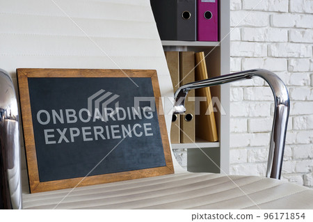 Plate with inscription Onboarding experience on a chair. 96171854