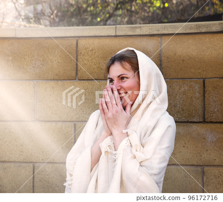 Surprised woman in ancient light clothes Surprised woman in ancient light clothes 96172716
