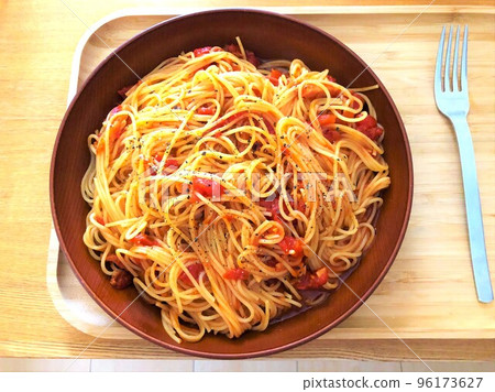Self-catering Tomato Pasta 96173627