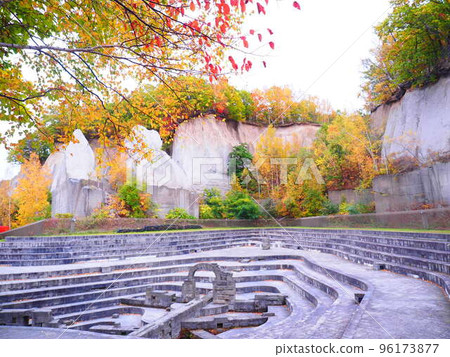 Beautiful scenery of Hokkaido Autumn leaves scenery of Ishiyama Ryokuchi 96173877