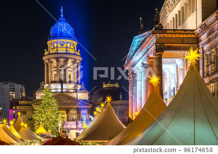 Christmas market in Berlin at night 96174658