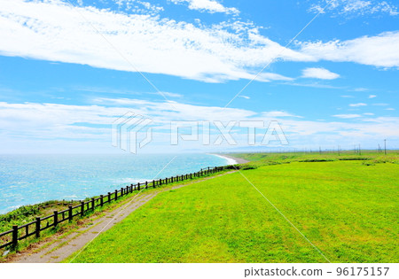 Travelogue of Hokkaido: The Sea of Okhotsk Coast and Cenotaph Sarufutsu Park 96175157