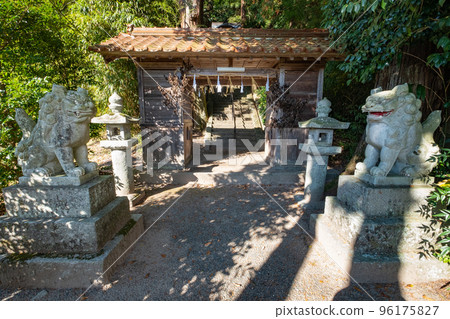 Hiya Shrine, Zuishinmon Gate, Kasagi, Nichinan Town, Hino District, Tottori Prefecture Hiya Shrine, Zuishinmon Gate, Kasagi, Nichinan Town, Hino District, Tottori Prefecture 96175827