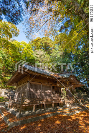 Hiya Shrine Worship Hall Kasagi, Nichinan Town, Hino District, Tottori Prefecture Hiya Shrine Worship Hall Kasagi, Nichinan Town, Hino District, Tottori Prefecture 96175835