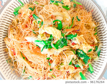 中國家常菜，台灣炒米粉（炒蛋炒台灣米粉） 96176264