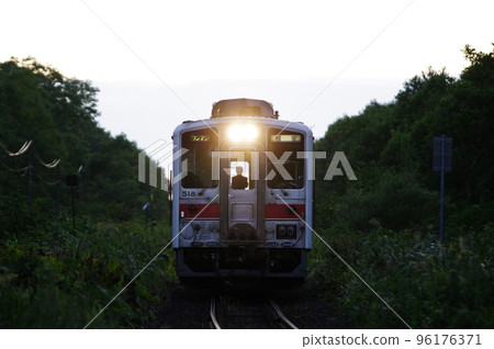 Nemuro Main Line Slow running before sunset Hamanaka - Anebetsu 96176371