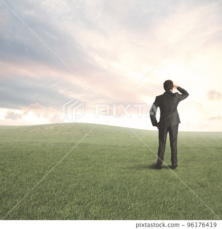 Businessman seeks new business 96176419