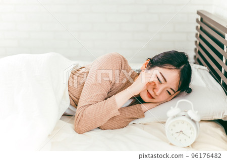 Japanese woman with dry eyes waking up in the morning 96176482
