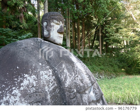 Manji Stone Buddha that impressed Taro Okamoto (Suwa Town, Nagano Prefecture) Manji Stone Buddha that impressed Taro Okamoto (Suwa Town, Nagano Prefecture) 96176779