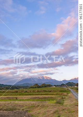 鳥取縣日野縣甲府町開田的黃昏大山南壁 鳥取縣日野縣甲府町開田的黃昏大山南壁 96177801