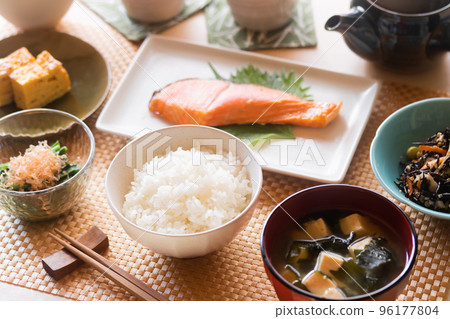 早餐與快樂美味的新米飯 96177804