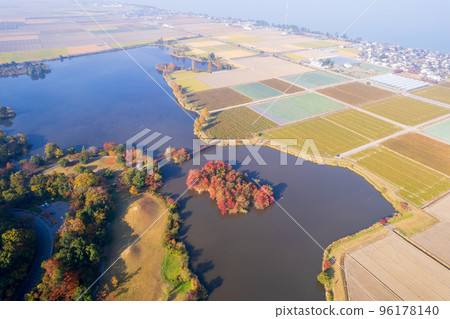 Drone photography | Sonenuma Park where autumn leaves are beautiful and you can camp | Hikone City, Shiga Prefecture Drone photography | Sonenuma Park where autumn leaves are beautiful and you can camp | Hikone City, Shiga Prefecture 96178140