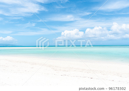 沖繩縣竹富島的近藤海灘,擁有迷人的白色沙灘 沖繩縣竹富島的近藤海灘,擁有迷人的白色沙灘 96178302