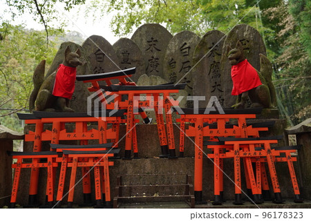 Torii and guardian dog Torii and guardian dog 96178323