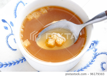 熱洋蔥清湯 熱洋蔥清湯 96179383