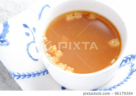 熱洋蔥清湯 熱洋蔥清湯 96179384