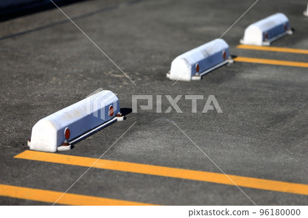 Flat parking lot image Flat parking lot image 96180000