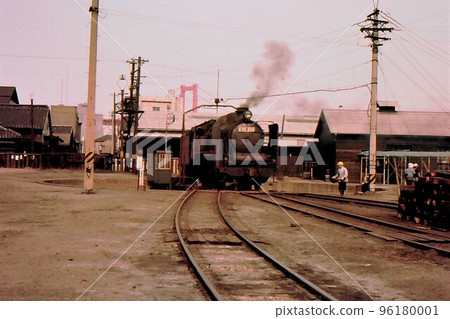 1968 steam locomotive D50 Wakamatsu locomotive depot Chikuho main line Kyushu Fukuoka prefecture documentary photo old color photo 1968 steam locomotive D50 Wakamatsu locomotive depot Chikuho main line Kyushu Fukuoka prefecture documentary photo old color photo 96180001