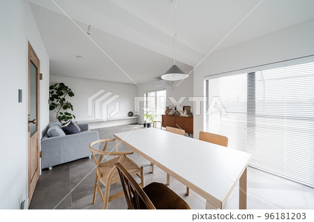 白色色調的簡約現代風格餐廳 96181203