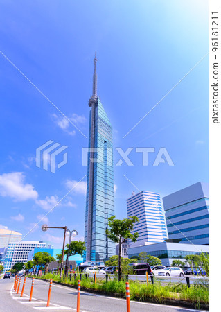 The scenery of Fukuoka Tower against the backdrop of the beautiful summer sky and the summer sunshine (Momochihama Seaside Park scenery) tourist attraction 96181211