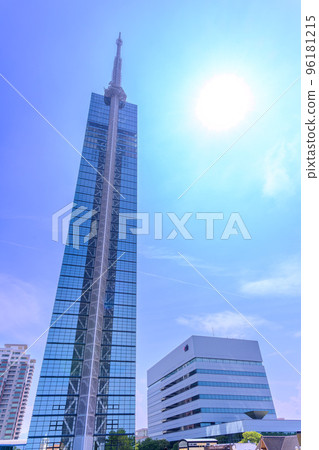 The scenery of Fukuoka Tower against the backdrop of the beautiful summer sky and the summer sunshine (Momochihama Seaside Park scenery) tourist attraction 96181215