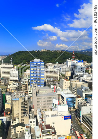 [愛媛縣] 天氣晴朗的松山市和松山城 96182468