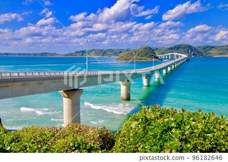 Tsunoshima Bridge and Tsunoshima Ohashi (Shimonoseki City, Yamaguchi Prefecture) 96182646