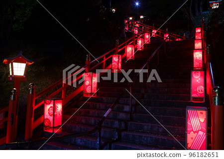 Ashikaga City The path and paper lanterns of Ashikaga Orihime Shrine (Japanese night view heritage) Ashikaga City The path and paper lanterns of Ashikaga Orihime Shrine (Japanese night view heritage) 96182651