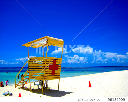 塞班島軍艦島的海灘和瞭望塔 96184909