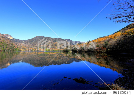 Lake Yunoko with colored leaves / Yumoto, Nikko City, Tochigi Prefecture 96185084