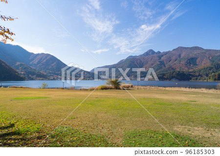 從道之站胜山看到的河口湖 96185303