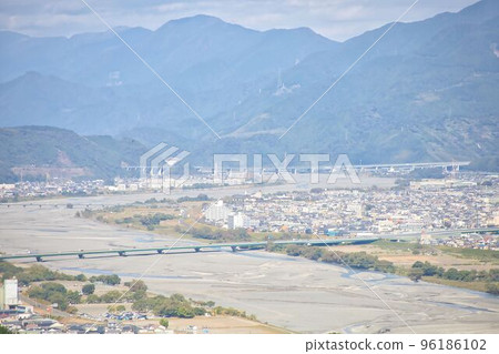 Sakawa River seen from the mountains Sakawa River seen from the mountains 96186102
