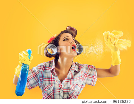 Girl housewife with gloves and spray ready to clean 96186223