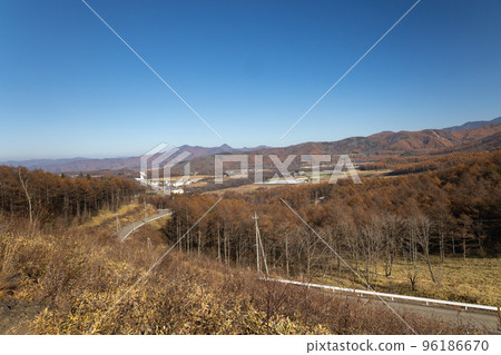 從石岩看到的野邊山高原野邊山無線電天文台 96186670