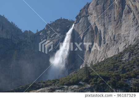 Travel to Yosemite in early summer in the United States Travel to Yosemite in early summer in the United States 96187329