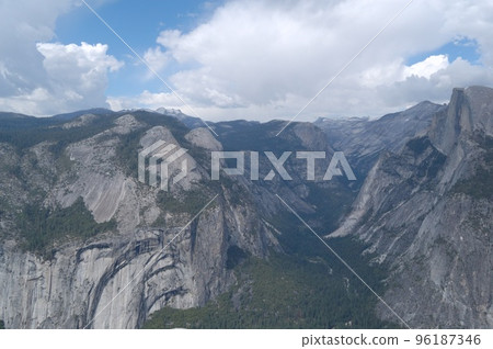 Travel to Yosemite in early summer in the United States Travel to Yosemite in early summer in the United States 96187346