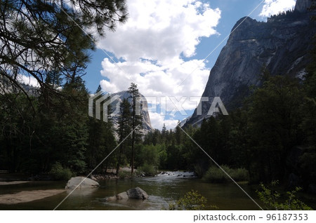 Travel to Yosemite in early summer in the United States Travel to Yosemite in early summer in the United States 96187353