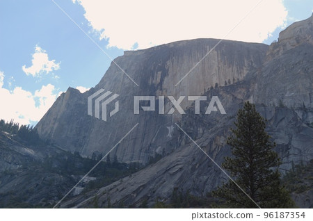 Travel to Yosemite in early summer in the United States Travel to Yosemite in early summer in the United States 96187354