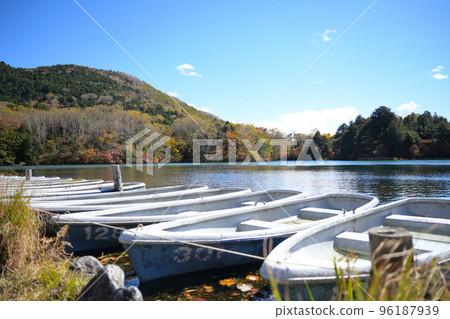 Lake Yunoko autumn clear weather 96187939