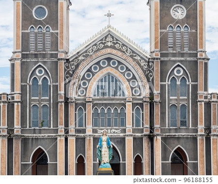 Virgin Mary statue and Cathedral church in Chanthaburi 96188155