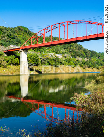 Tsukigase Bridge over the Nabari River (Lake Tsukigase) in Nara City, Nara Prefecture 96189625