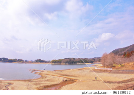 《兵庫縣》關西垂釣者的聖地三田市青野水壩湖畔的秋天 96189952
