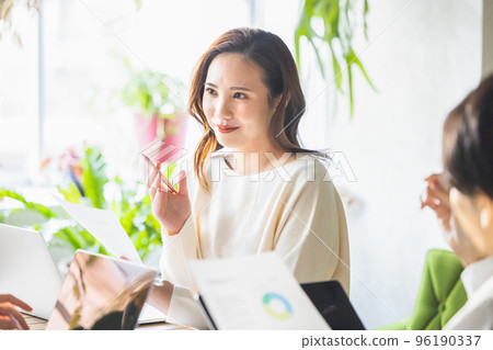 Business woman 96190337