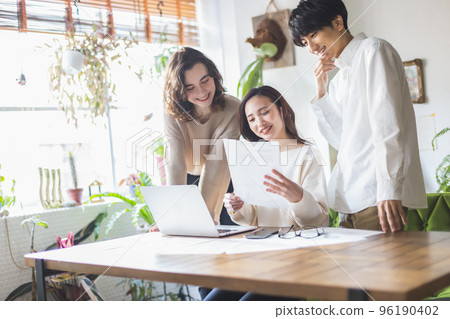 Business men and women 96190402