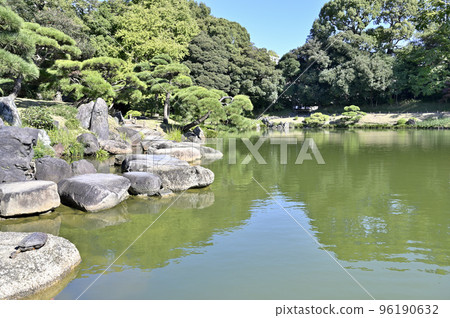 Kiyosumi Garden (Koto Ward, Tokyo) Seashore Crossing 《Stepping Stone Corridor, East Side》 96190632