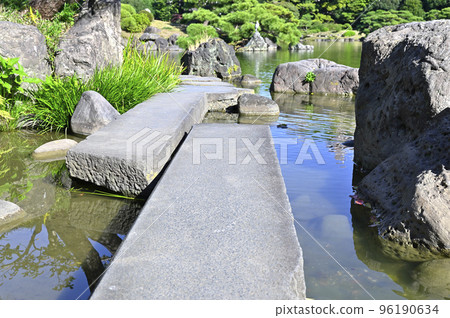 清澄庭園（東京都江東區）海濱十字路口“墊腳石走廊，西側” 96190634