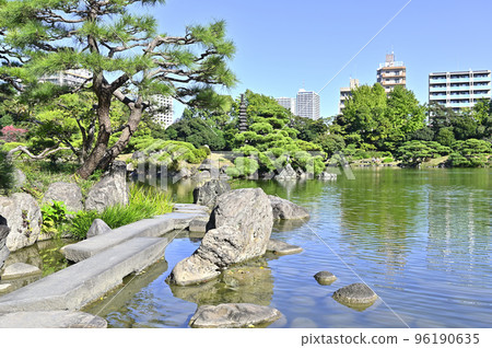 清澄庭園（東京都江東區）海濱十字路口“墊腳石走廊，西側” 96190635