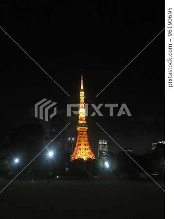 Tokyo Tower night view glowing in orange Tokyo Tower night view glowing in orange 96190695