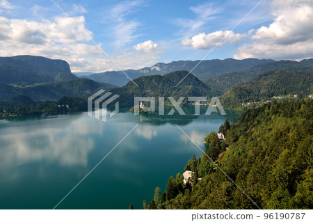 從布萊德城堡看布萊德湖 從布萊德城堡看布萊德湖 96190787